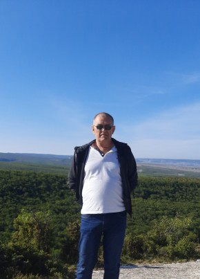 михаил из Черноморское 56 лет
