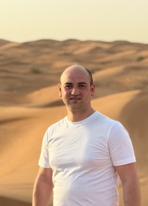 Sergiu из London 33 года
