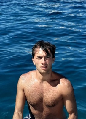 Luca, 26, Repubblica Italiana, Napoli