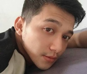 Tom, 18, Surakarta