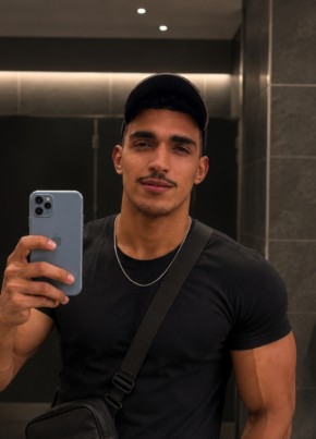 Zaki из Oran 23 года