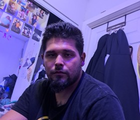 VEE, 35, Austin (State of Texas)