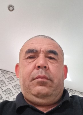 Актам из London 46 лет