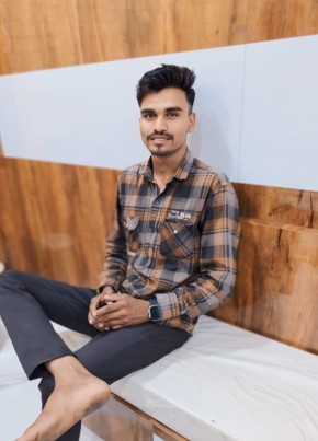 Dipak, 18, India, Mumbai