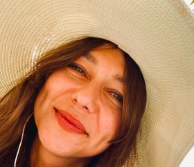 Anna, 31, Phnom Penh