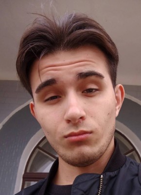 Денис из Батайска 22 года