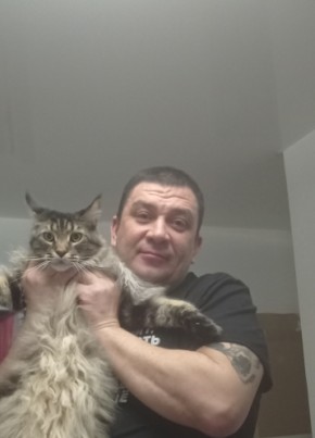 Роман из Серова 47 лет