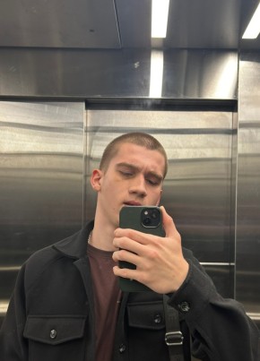 Кирилл из Владикавказа 19 лет