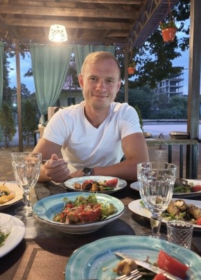 Евгений из Сочи 33 года