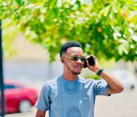 tony, 26, Porto-Novo