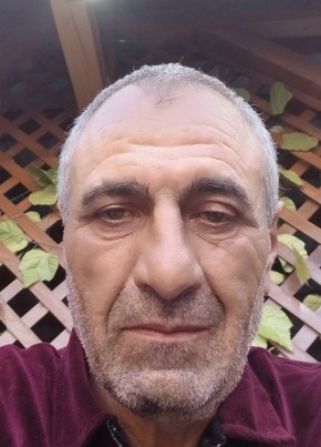 Сероб из Астаны 52 года