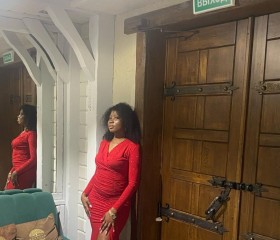 Estelle Biwole, 25, Olginka