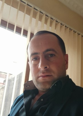 Ando, 37, Հայաստանի Հանրապետութիւն, Գյումրի