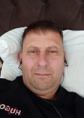 Михаил Думин из Джубги 46 лет