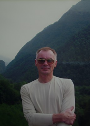 cardholder, 66, Russia, Moscow