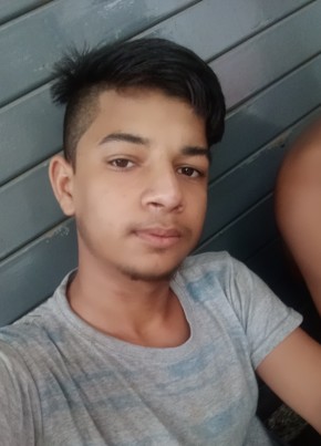 Mushtaq, 18, India, Pune