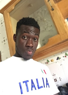 YAW CHOLEVAX, 28, Ghana, Kumasi