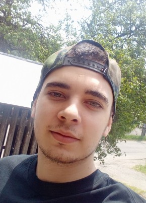 Dennis, 22, Romania, Deva
