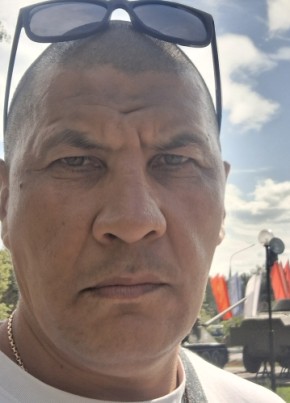 Роман из Воронежа 47 лет