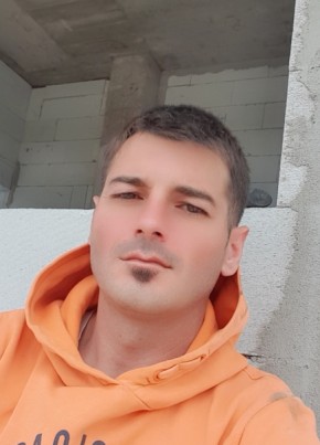 Petyrica из Bistrița 27 лет