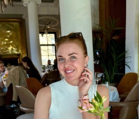 Alyena, 38, Edinburgh