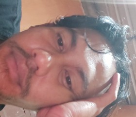 Adi, 23, Klaten