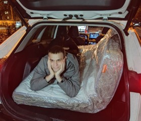 Tolik, 19, Saint Petersburg