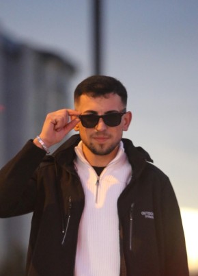 Serhat Akın из Esenyurt 21 год