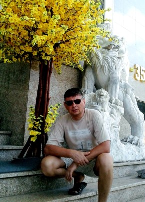 Александр из Азова 47 лет