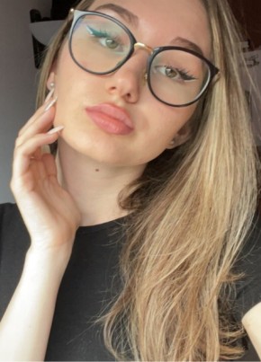 Cathy Ava из New York City 26 лет