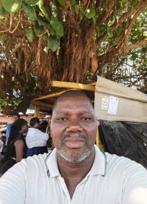 Ahoutou из Abidjan 57 лет