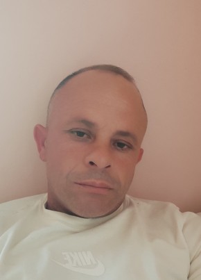 Zamir, 43, Repubblica Italiana, Saronno