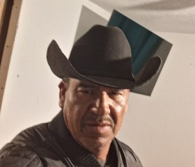Carlos, 46, San Antonio