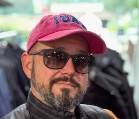 Micho Xy, 42, Vienna