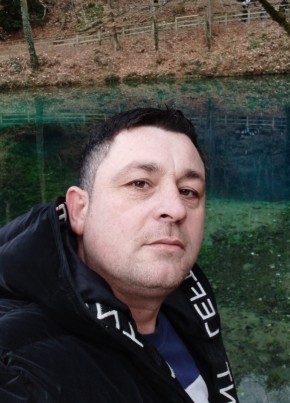 İlhan из Ulm 42 года