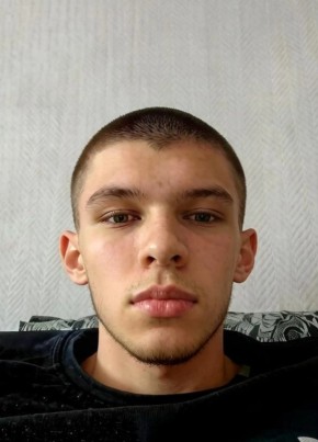 Александр из Курска 18 лет