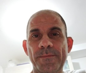 Luis, 43, Medellin