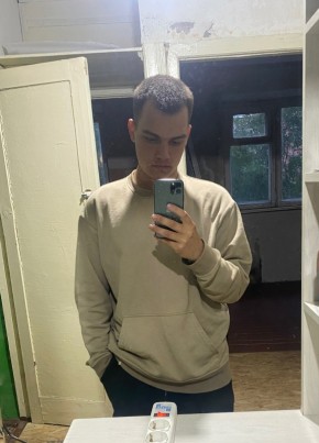 Максим из Владивостока 21 год