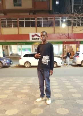 John из Nairobi 26 лет