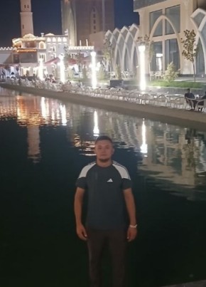 Suhrobbek из Tirmiz 22 года