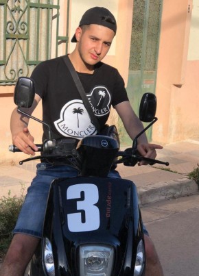 hakimou, 22, People’s Democratic Republic of Algeria, Tiaret