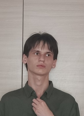 Виктор из Луганска 18 лет