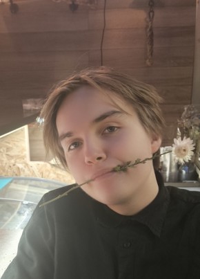 Вадим из Новороссийска 19 лет