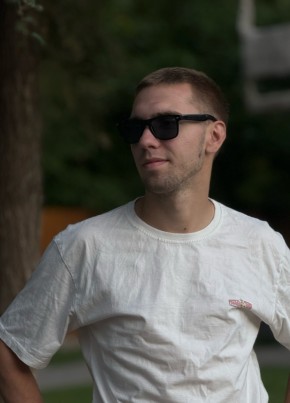 Роман из Курчатова 26 лет