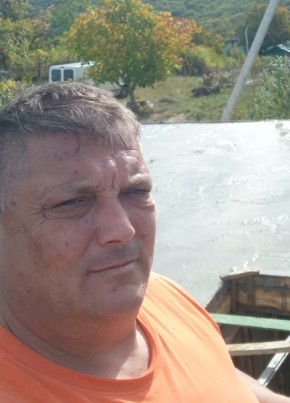 Mihail Catanoi из Barnet 53 года
