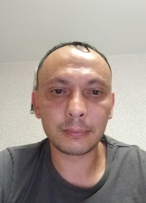Максим из Омска 37 лет