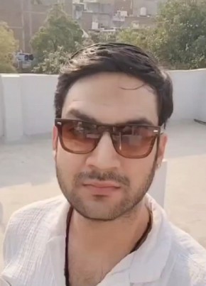Sagar из New Delhi 32 года