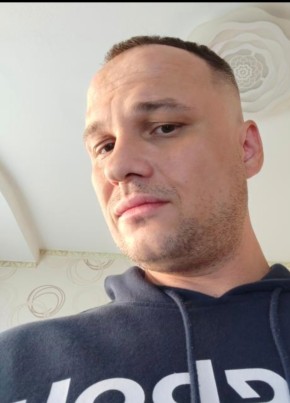 Павел из Мурманска 42 года