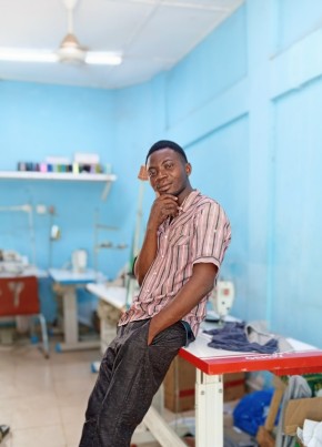 Ih из Ouagadougou 20 лет