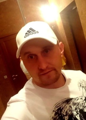 Максим из Саратова 37 лет